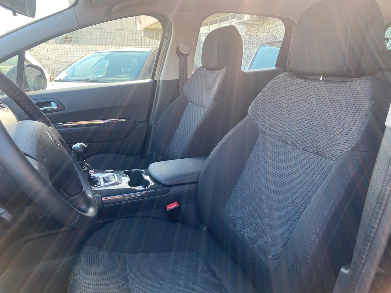 Peugeot 3008 1.6 HDi 112CV Allure