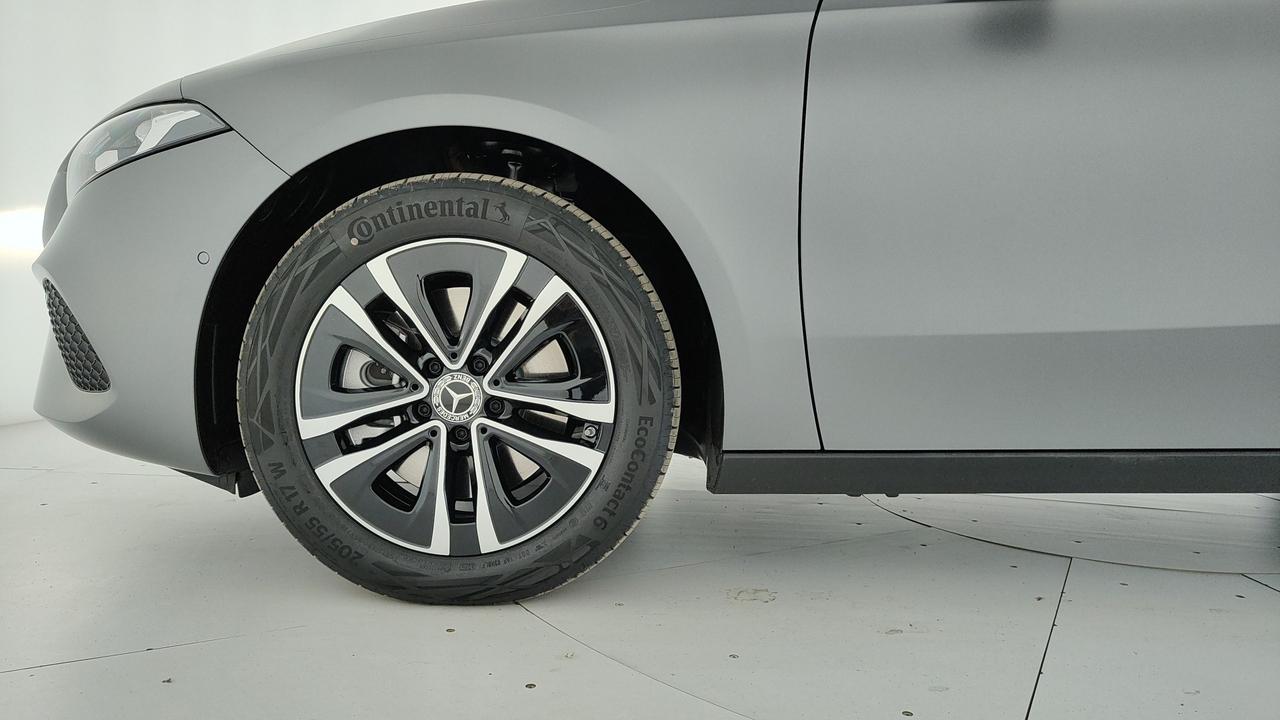 Mercedes-Benz A 250 e con tecnologia ibrida EQ