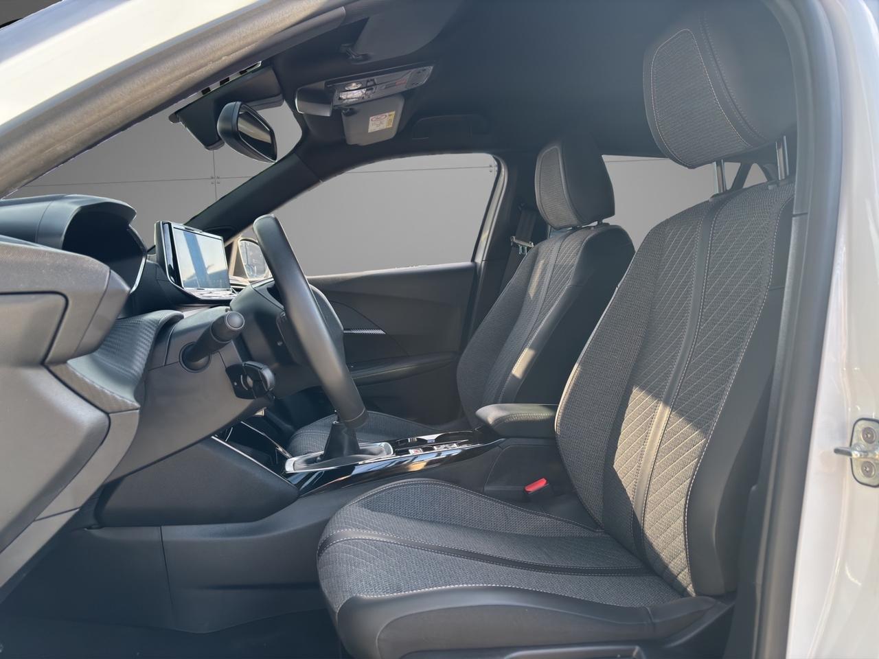 Peugeot - 2008 PureTech Allure - Unipro