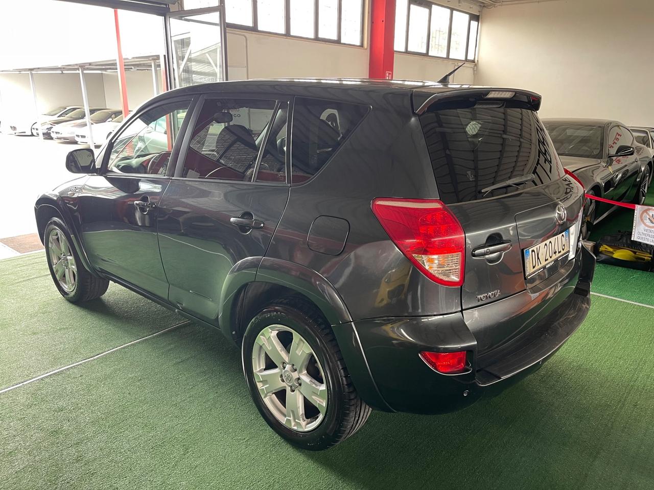Toyota RAV4 2.2 D-4D 177 CV PERMUTE RATE