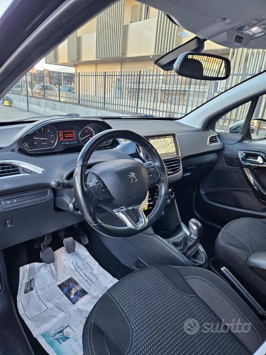 PEUGEOT 208 ALLURE