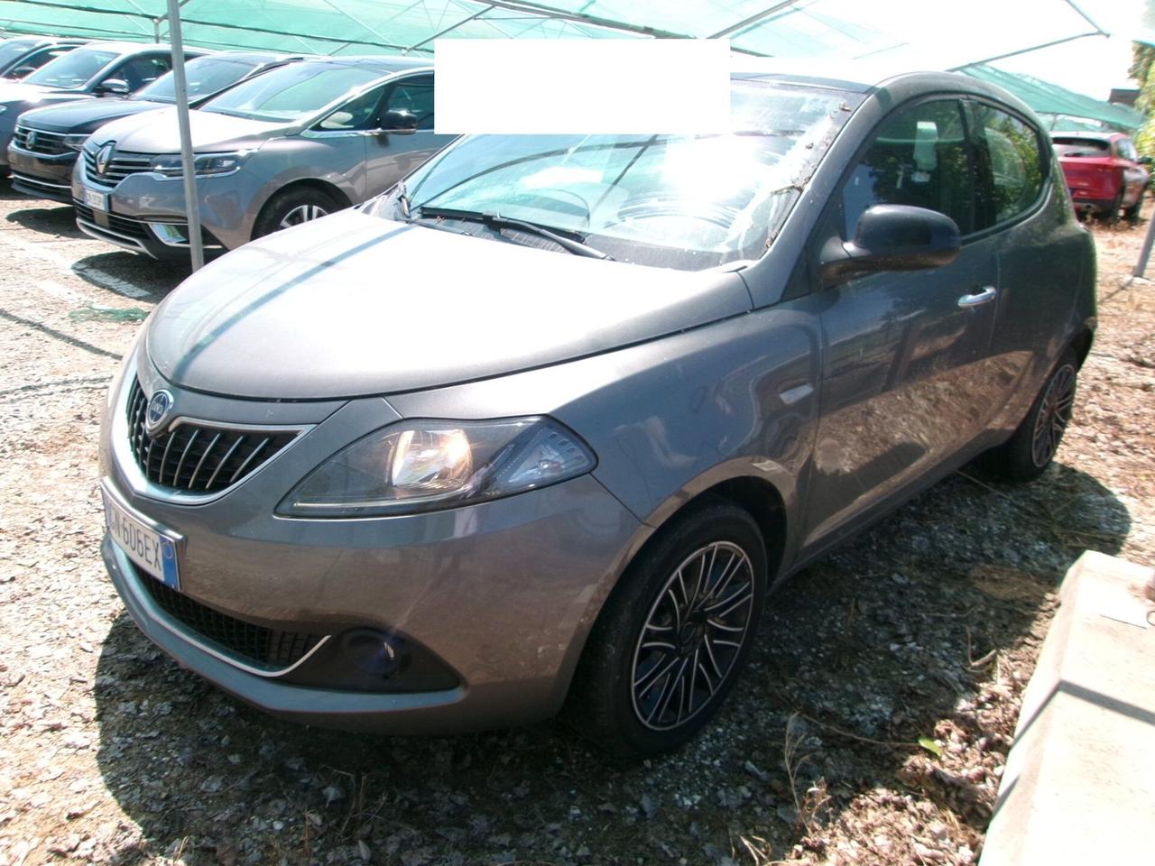 LANCIA YPSILON 1.0 FIREFLY 69CV 6M. HYBRID GOLD ( MIRROR - SENSORI POST. )