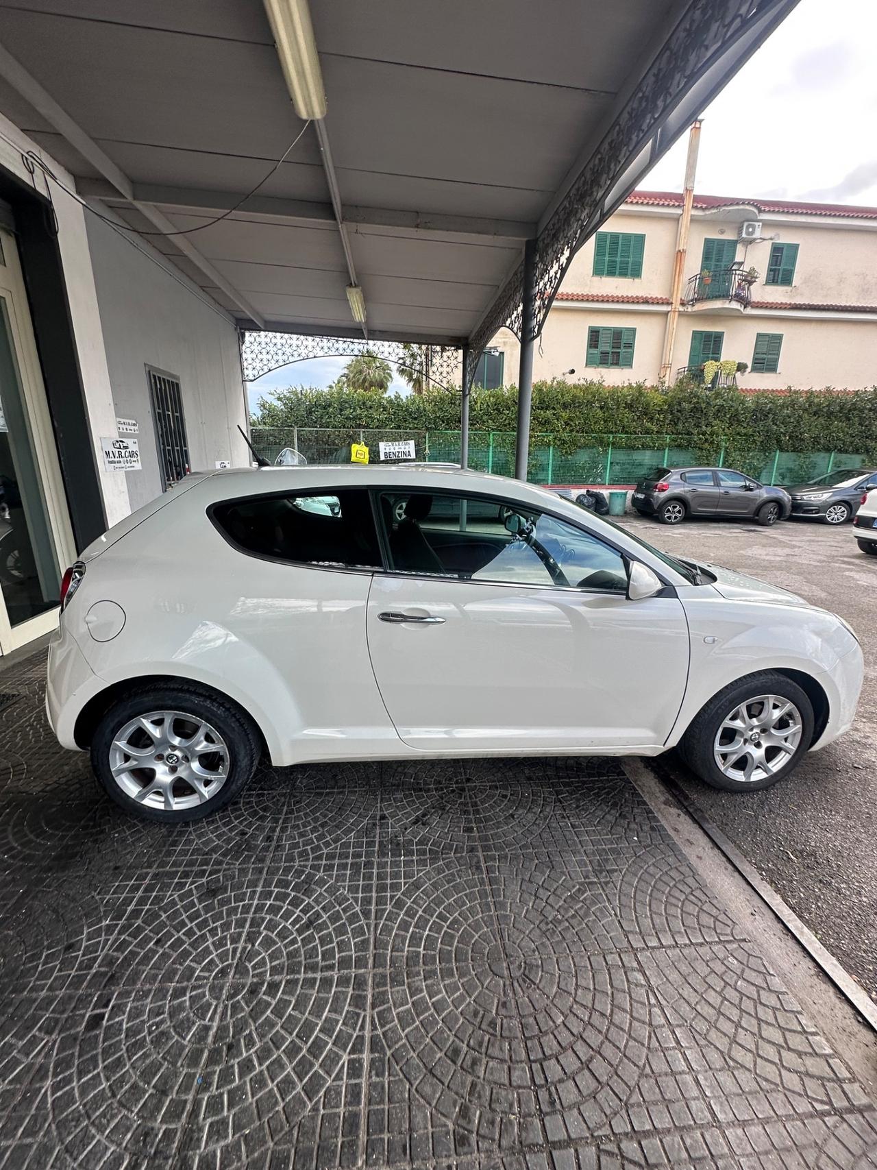 Alfa Romeo MiTo 1.6 JTDm 16V Distinctive Sport Pack