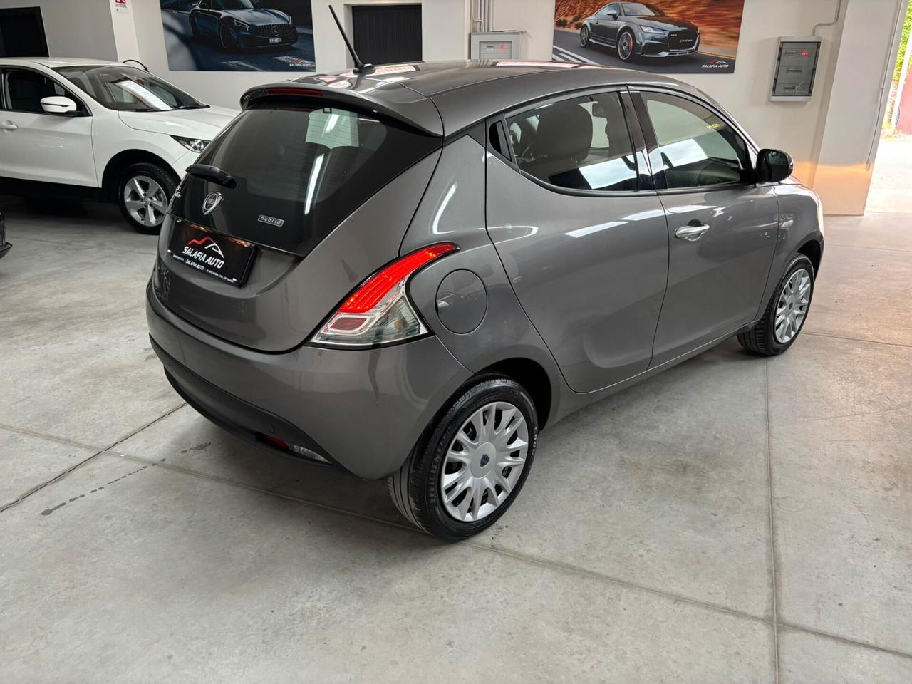 Lancia Ypsilon 1.0 FireFly 5 porte S&S Hybrid Silver Plus