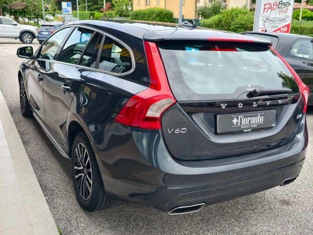 VOLVO V60 D4 R-design Momentum