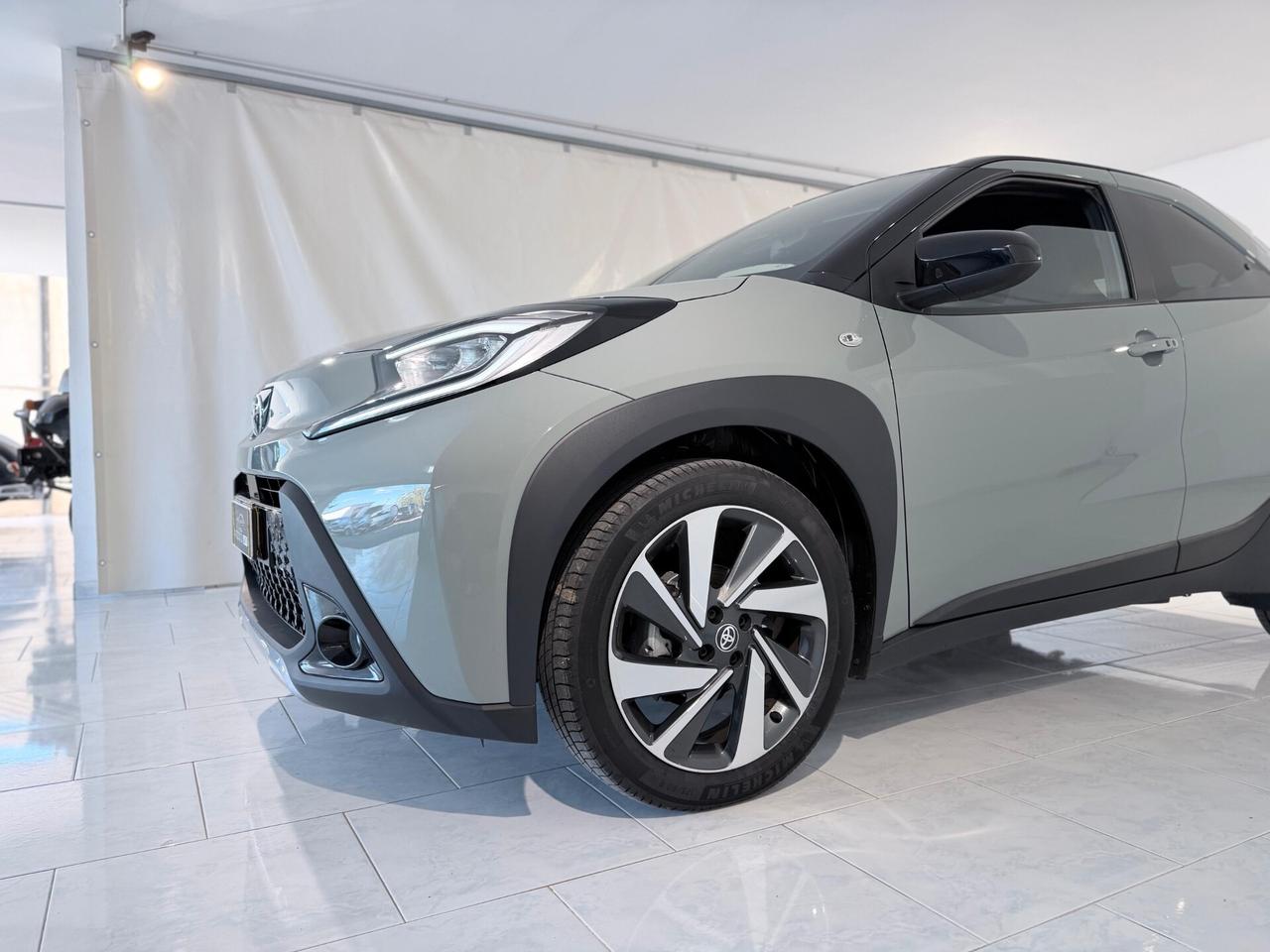 TOYOTA AYGO X LOUNGE NEOPATENTATI