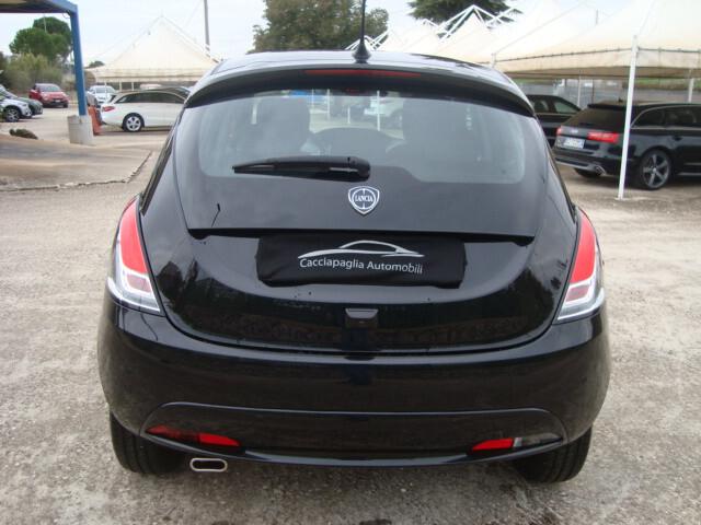 Lancia Ypsilon 1.0 FireFly 5 porte S&S Hybrid Platino