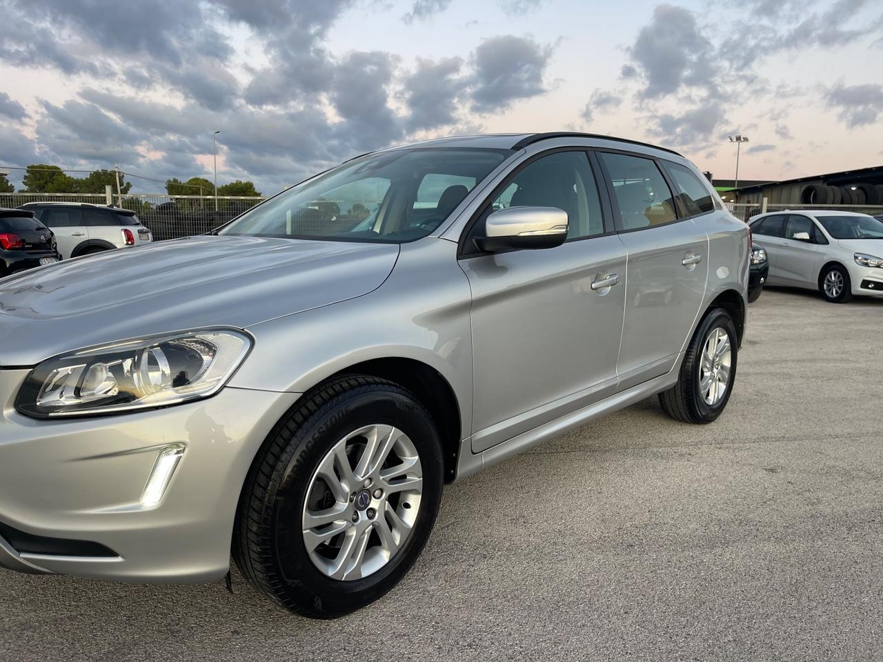 VOLVO XC60 2.4 D4 190CV 4WD MANUAL FUL TETTO 16