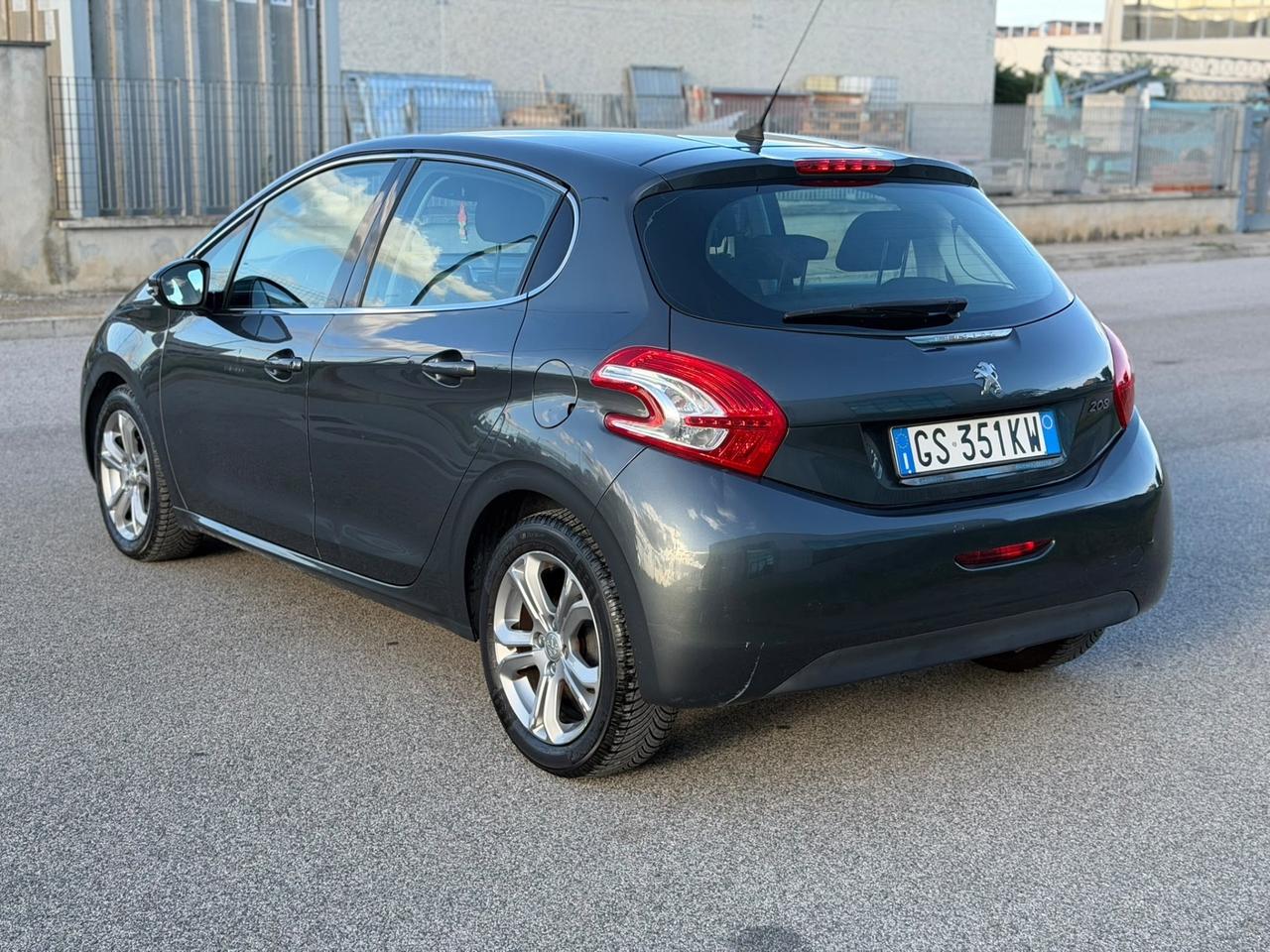 Peugeot 208 1.4 HDi 2014 Allure