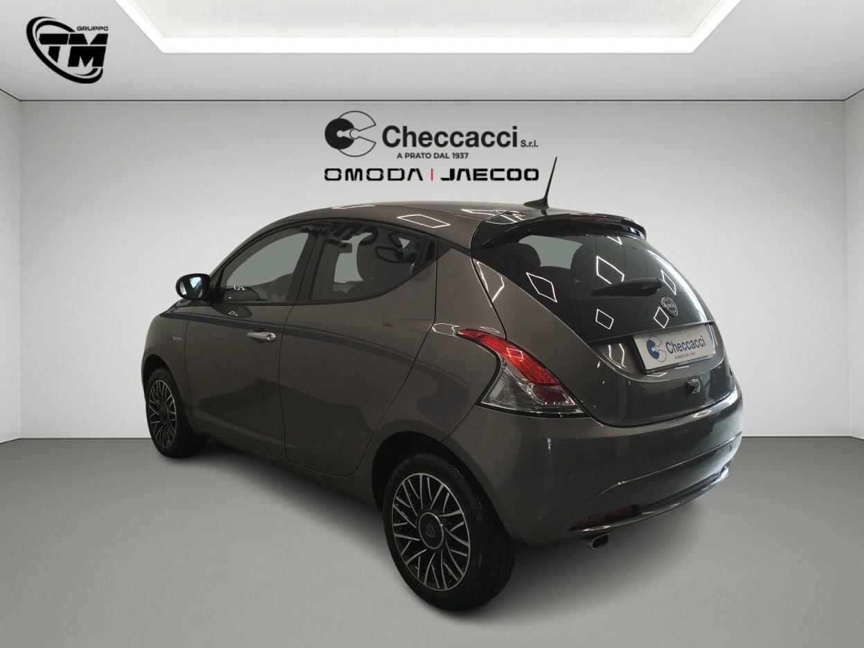 Lancia Ypsilon 1.0 FireFly 5 porte S&S Hybrid Silver