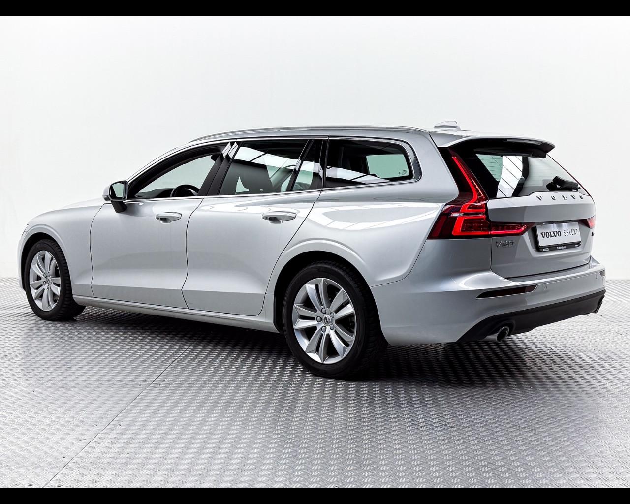 VOLVO V60 B4 (d) Geartronic Momentum Business Pro