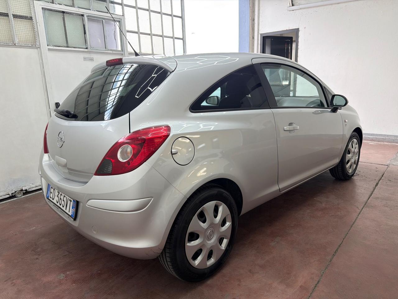 Opel Corsa 1.2 Benzina km 110.000 Neopatentato