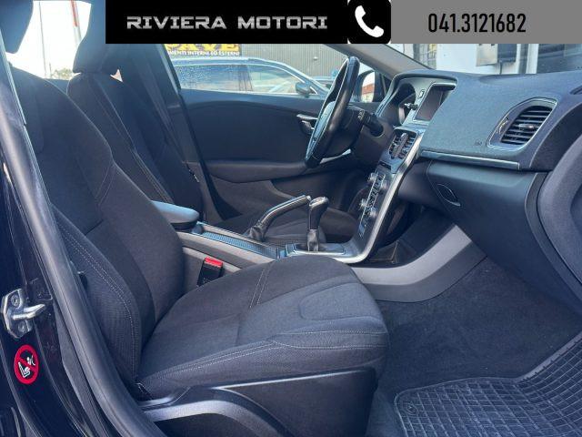 VOLVO V40 D2 R-design Momentum