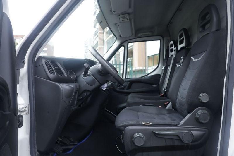 Iveco Daily Iveco Daily 33S12 2.3 HPT PC Cabinato Coimentato + IVA