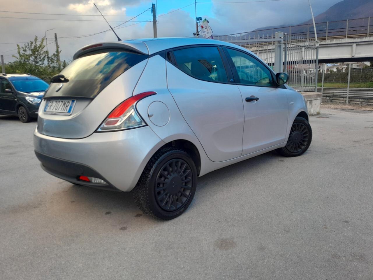 Lancia Ypsilon 1.2 69 CV 5 porte GPL Ecochic Elefantino Blu