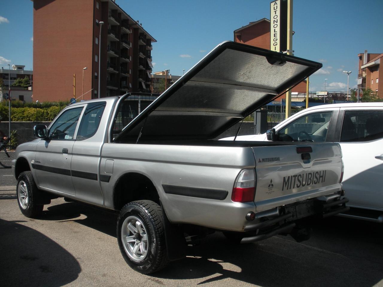 Mitsubishi L200 2.5 TD cat 4WD Club Cab Intense