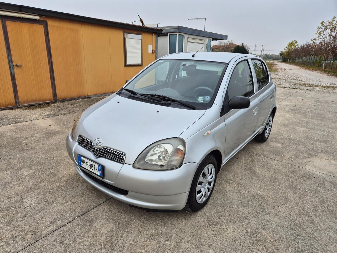 Toyota Yaris 1.0i 16V cat 5 porte neopatentati