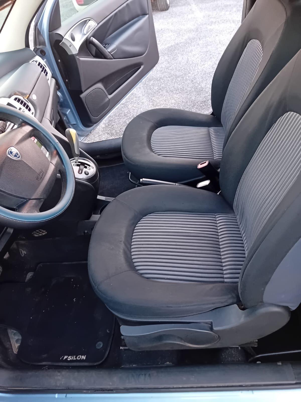 Lancia Ypsilon 1.3 MJT 75 CV Oro