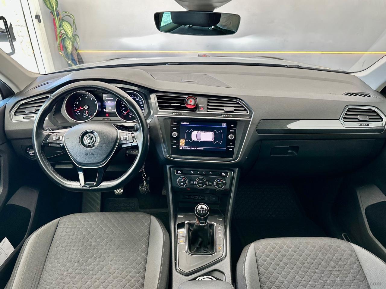 VOLKSWAGEN Tiguan 1.4 TSI Sport R-LINE BMT