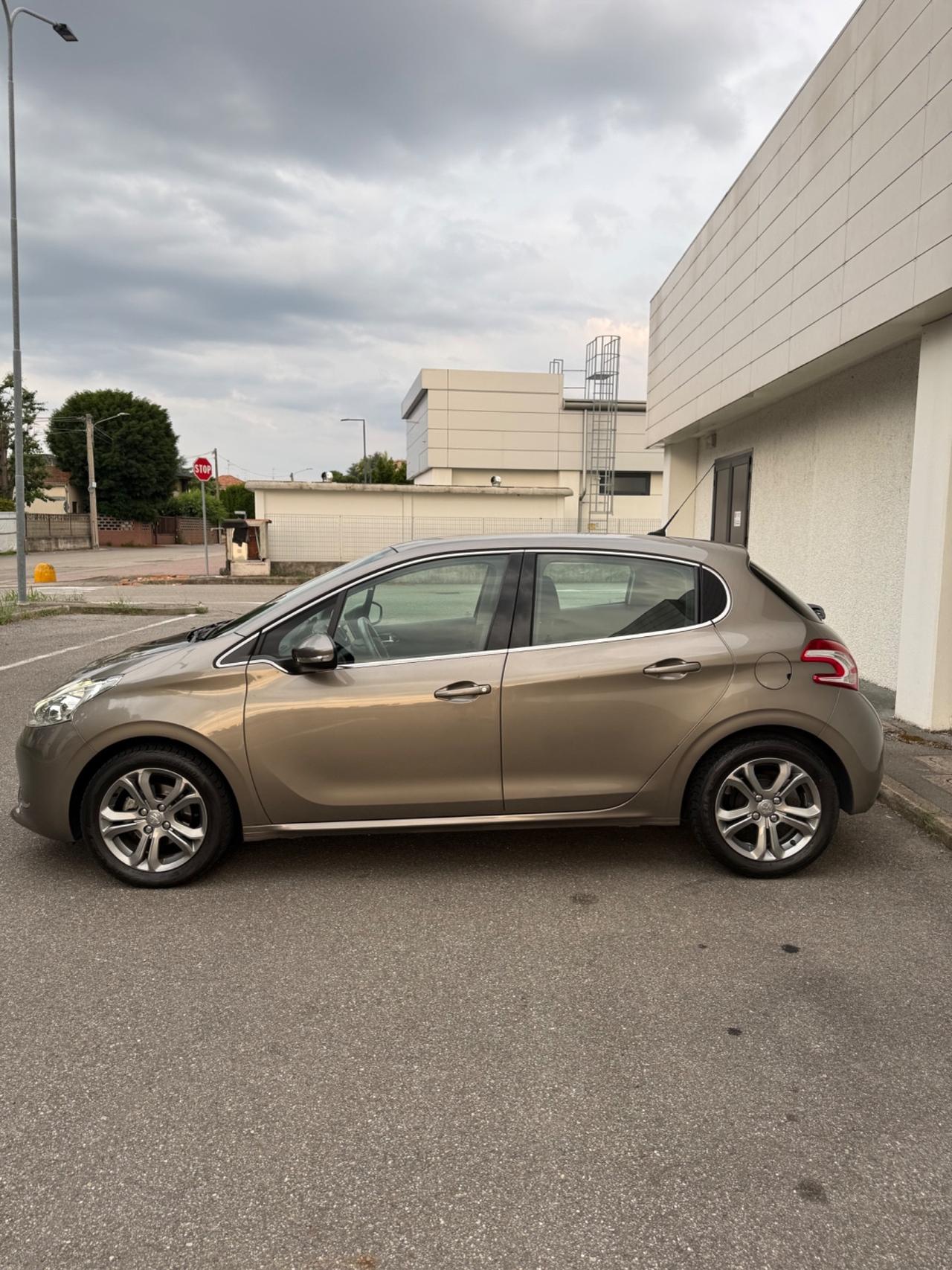 Peugeot 208 1.4 HDi 68 CV 5 porte Access