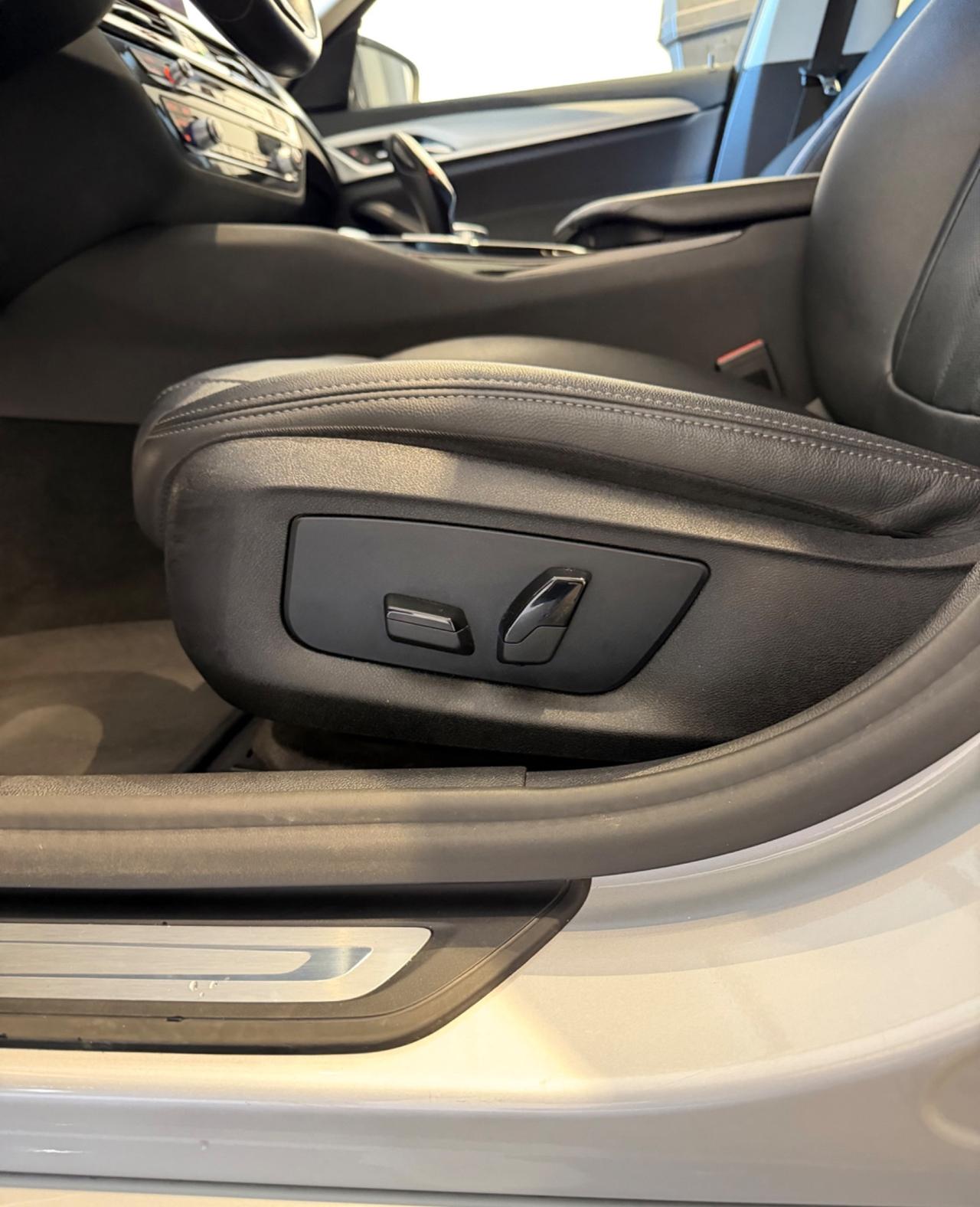 Bmw 520d Touring 190CV mhev PELLE/FUL LED