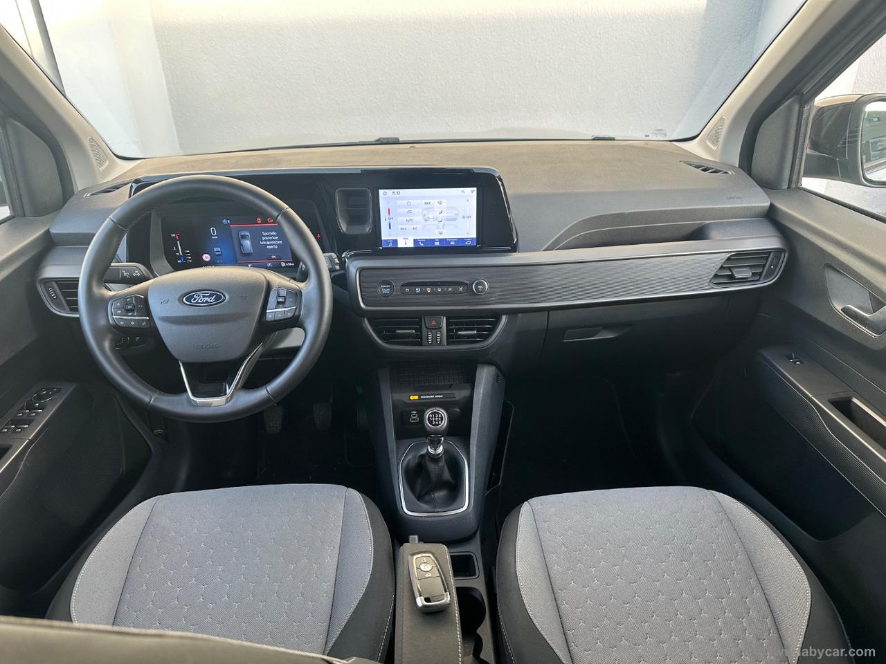 FORD Tourneo Courier 1.0 EcoBoost Titanium