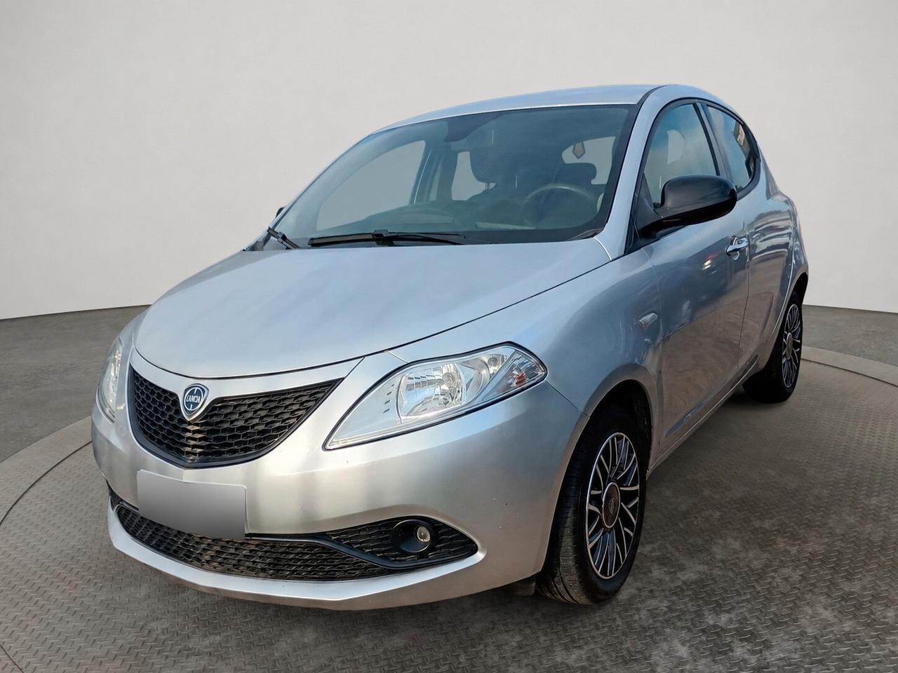 Lancia Ypsilon 1.0 FireFly 5 porte S&S Hybrid Ecochic Silver