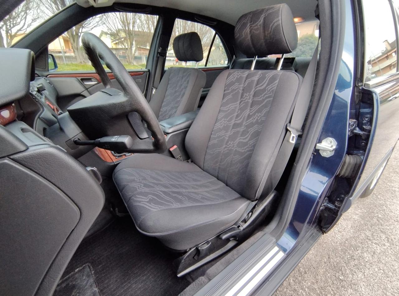Mercedes-benz E 200 cat Classic