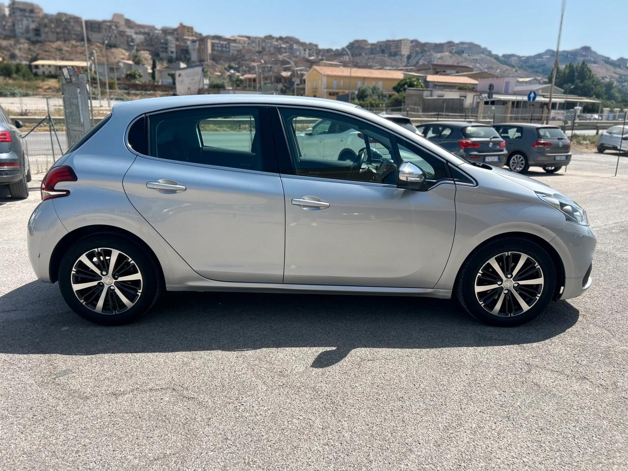 Peugeot 208 BlueHDi 100 5 porte Allure 2016