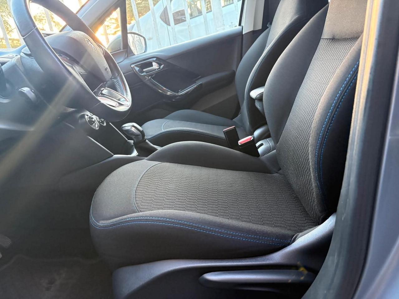Peugeot 208 PureTech 82 5 porte Signature