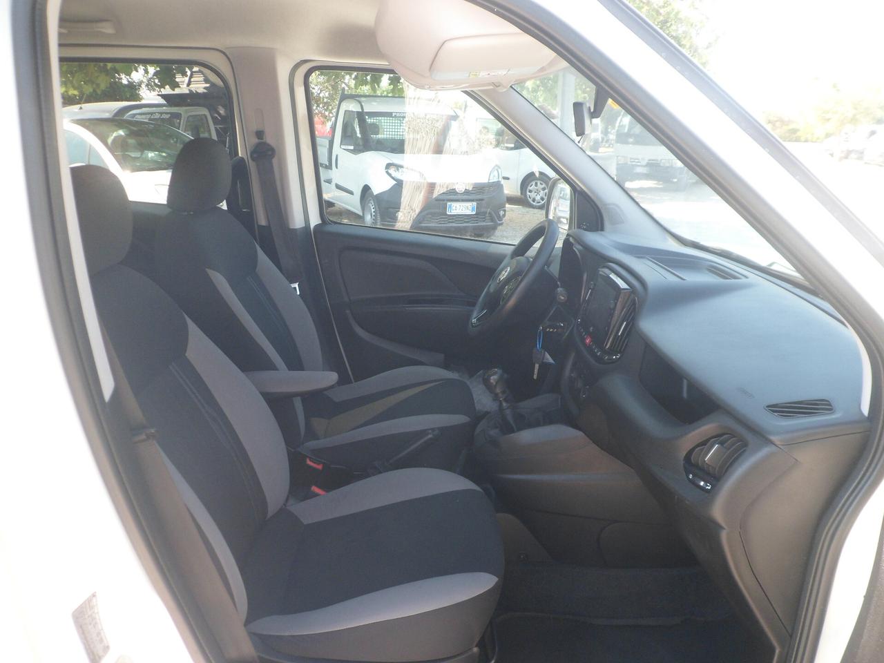 Fiat Doblo 5 posti maxi autocarro
