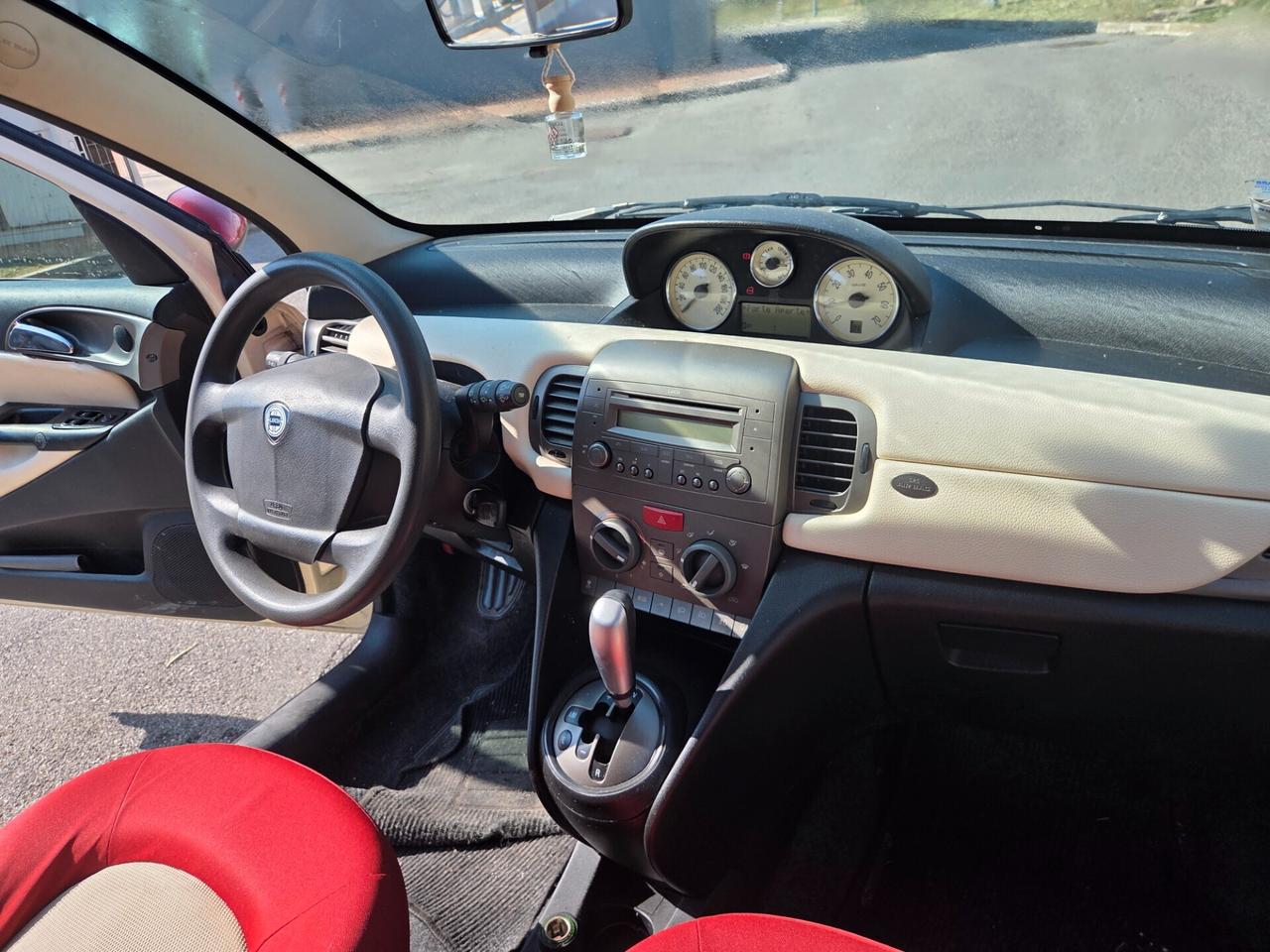 Lancia Ypsilon 1.2 16V Platino