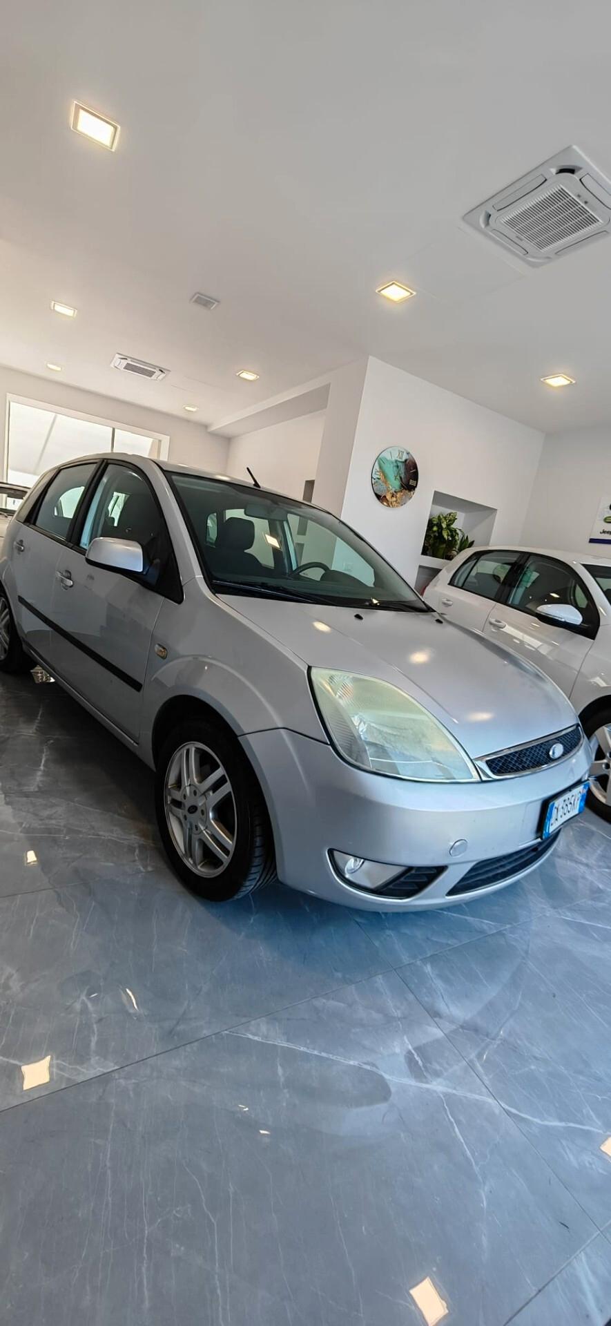 Ford Fiesta 1.2 16V 5p. Ghia
