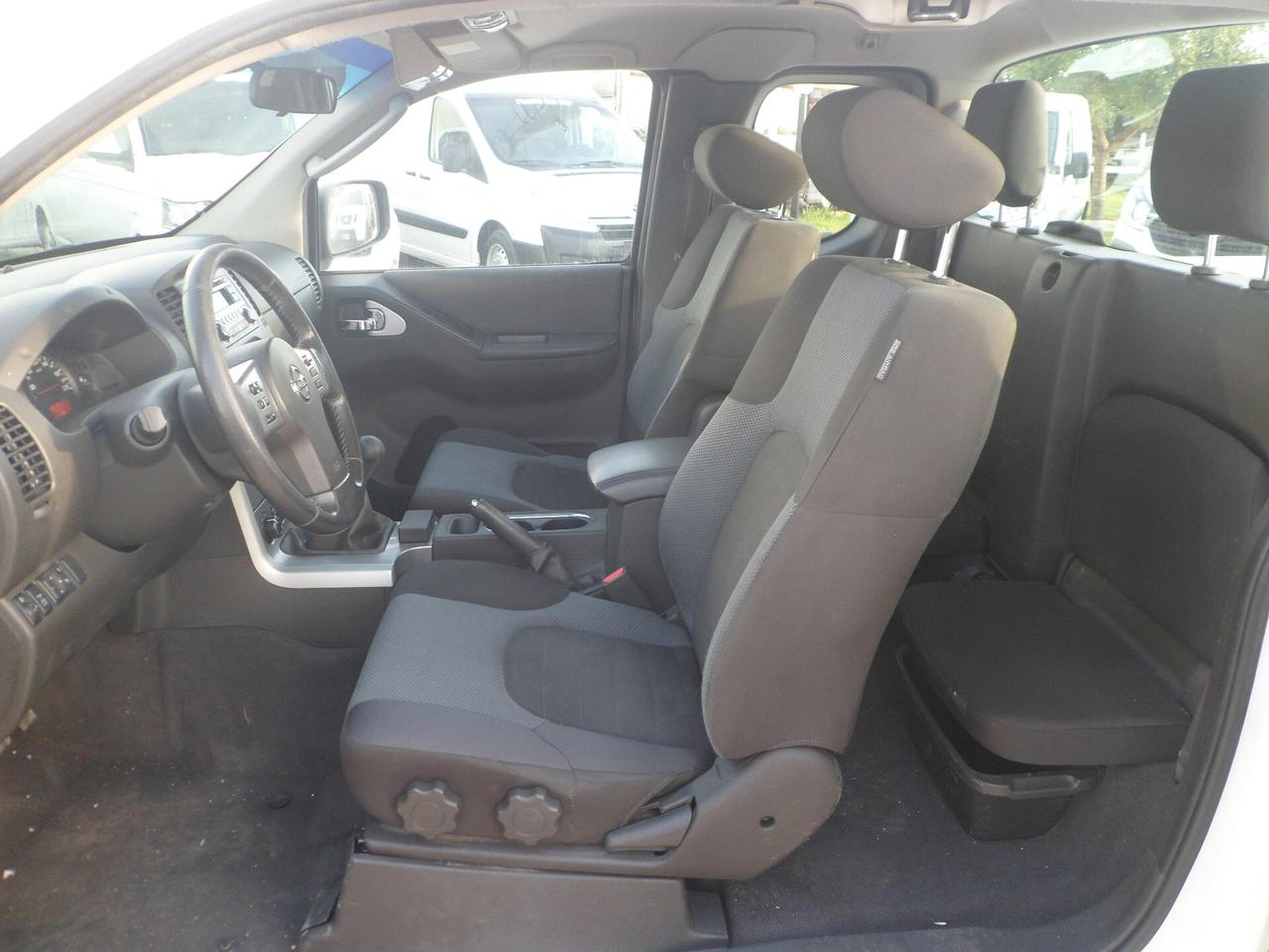 Nissan Navara pick-up king cab sport 4x4