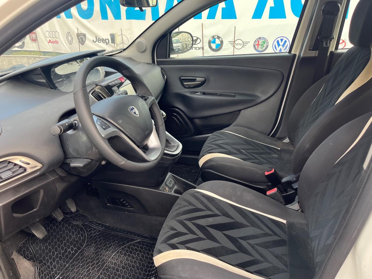 Lancia Ypsilon 0.9 TwinAir 85 CV Ecochic Gold