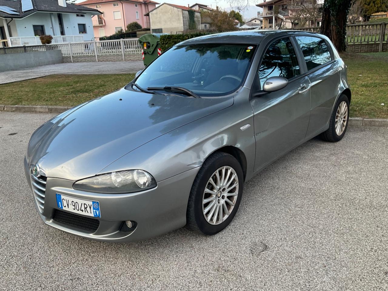 Alfa Romeo 147 1.6i 16V Twin Spark cat 5p. Progression