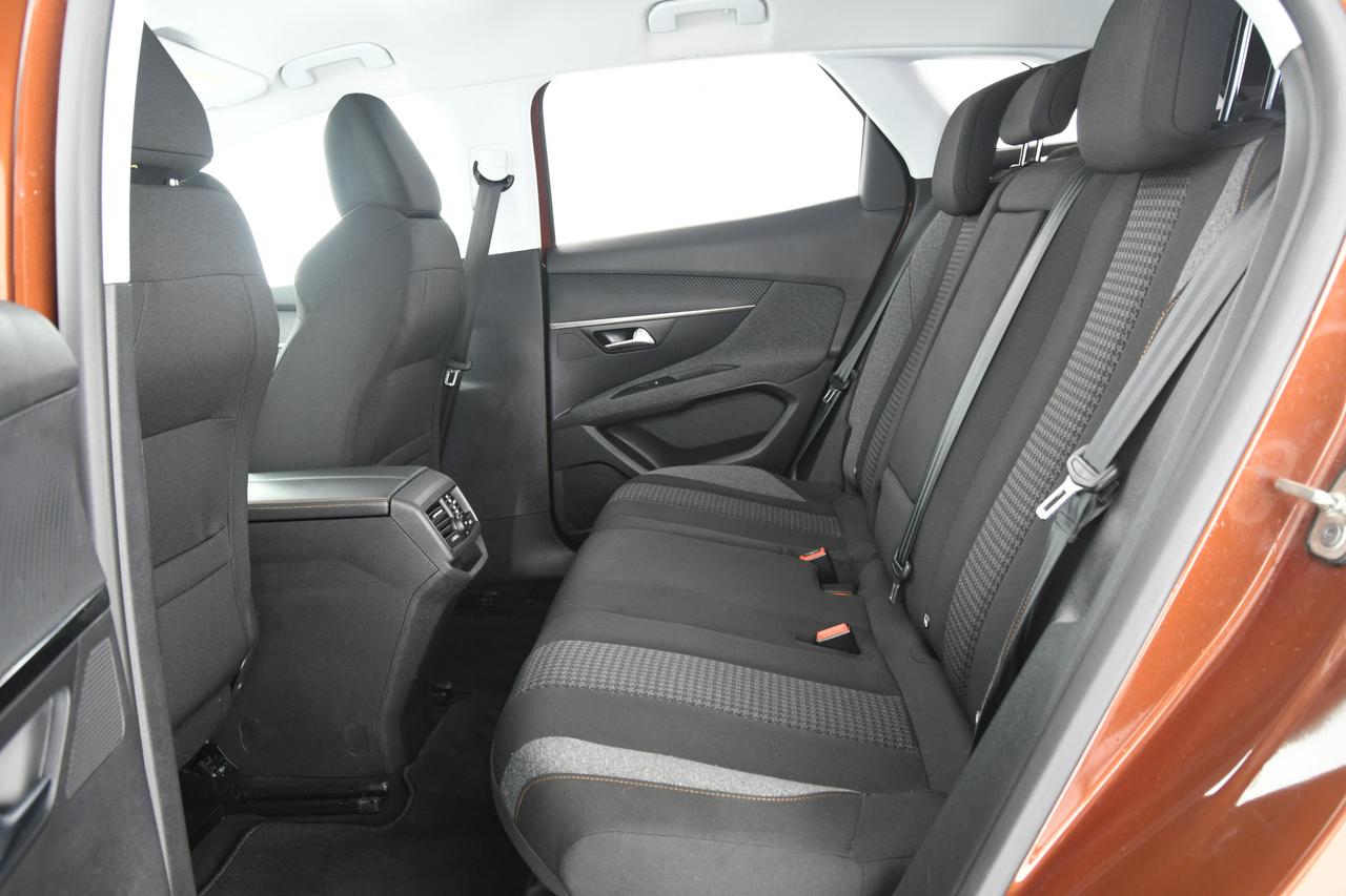 PEUGEOT 3008 1.5 bluehdi Business s&s 130cv eat8 APP CONNECT+NEOPATENTATI