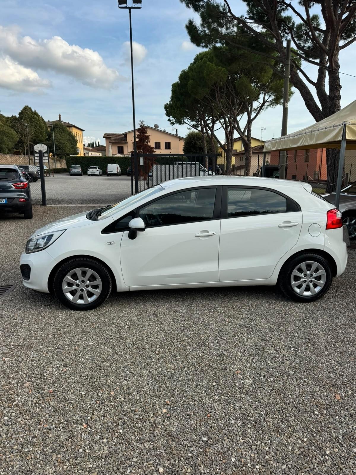 Kia Rio 1.1 CRDi WGT 5p. EX