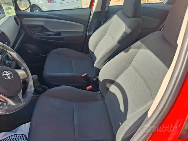 Toyota Yaris 1.0 72 CV 5 porte Cool CLIMA CERCHI APPLE CAR PLAY CRUISE BLUETOOTH ESENTE BOLLO NEO PATENTATI
