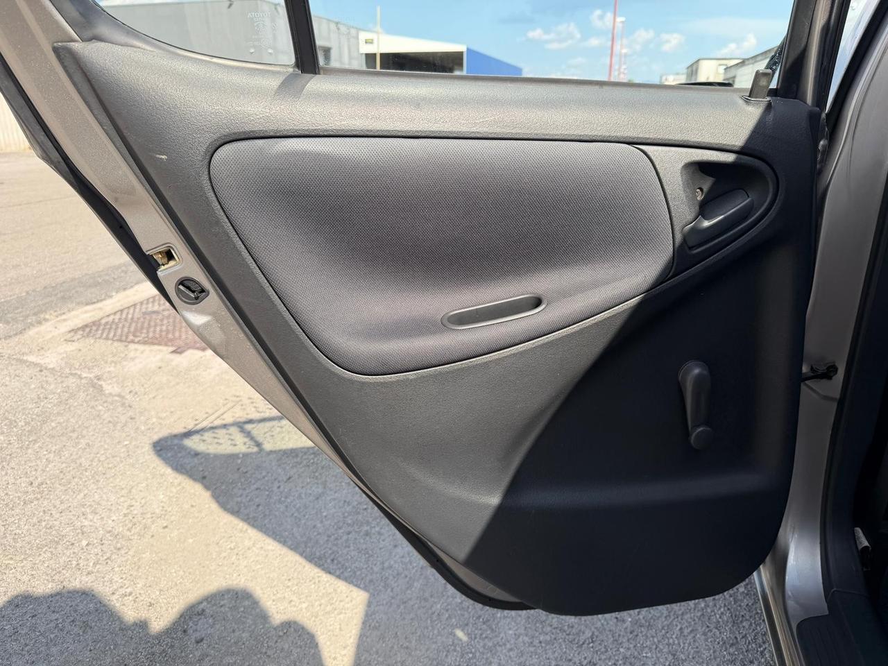 Toyota Yaris tdi D-4D Sol