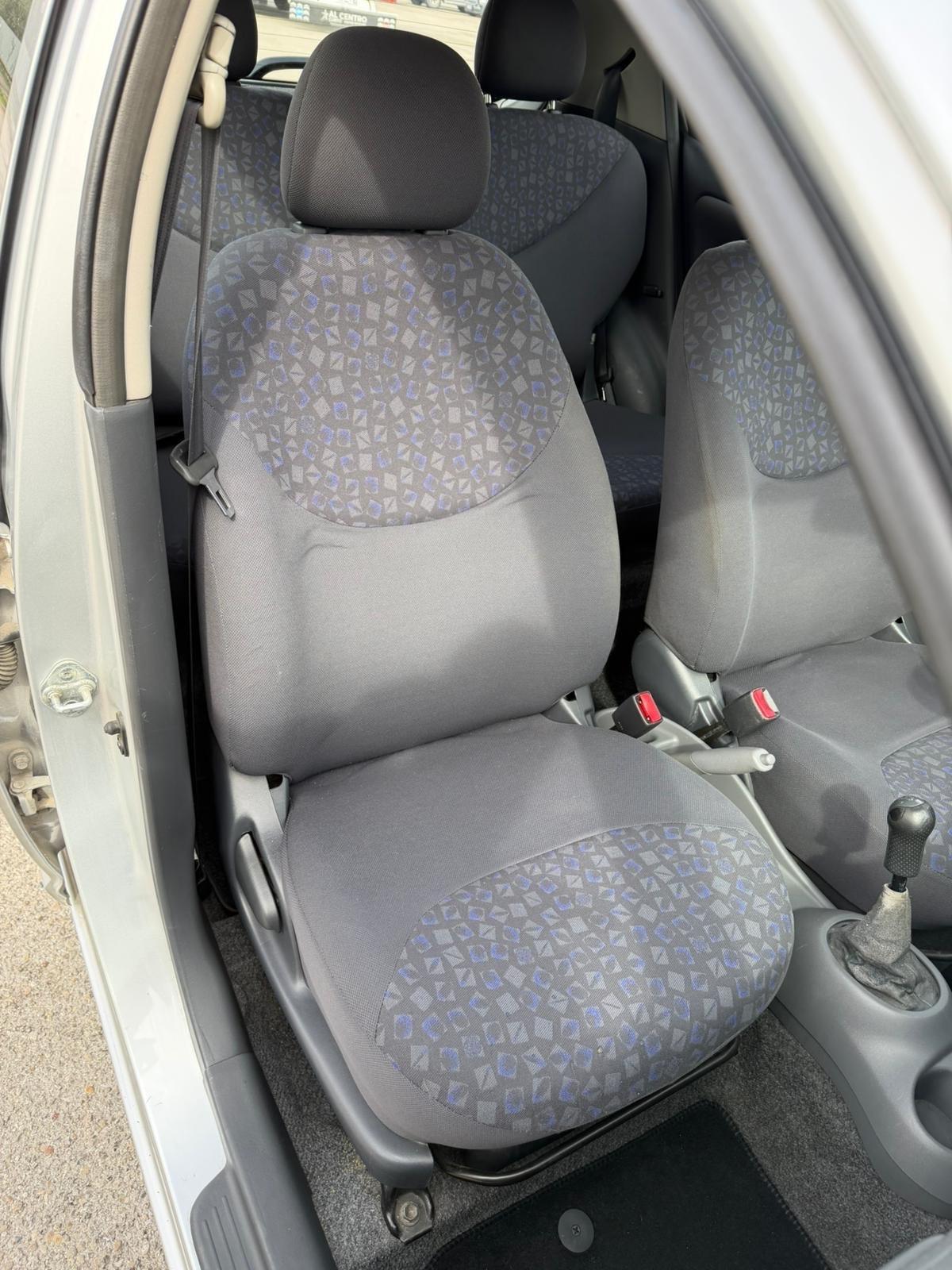 Toyota Yaris 1.3i 16V cat 5 porte Luna