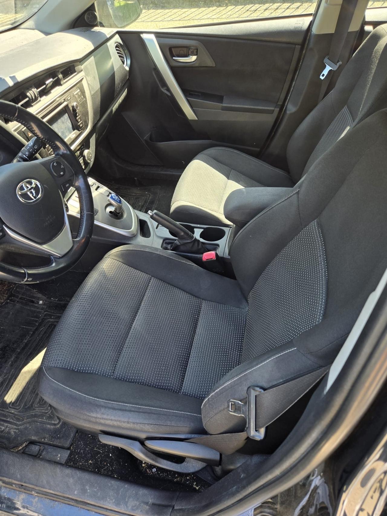 Toyota Auris 1.8 Hybrid Lounge