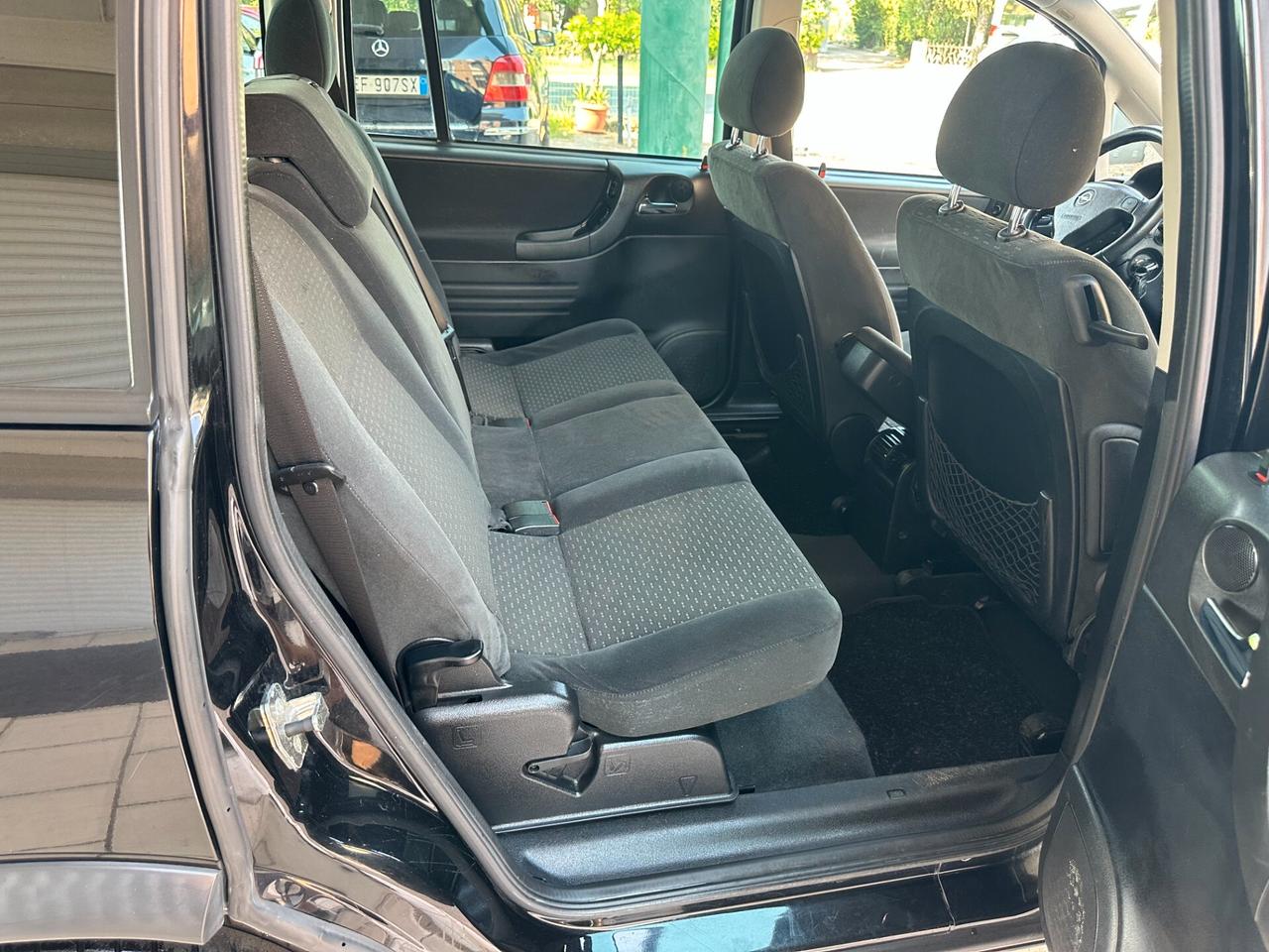 Opel Zafira 2.0 DTI 7 POSTI (12 RATE)