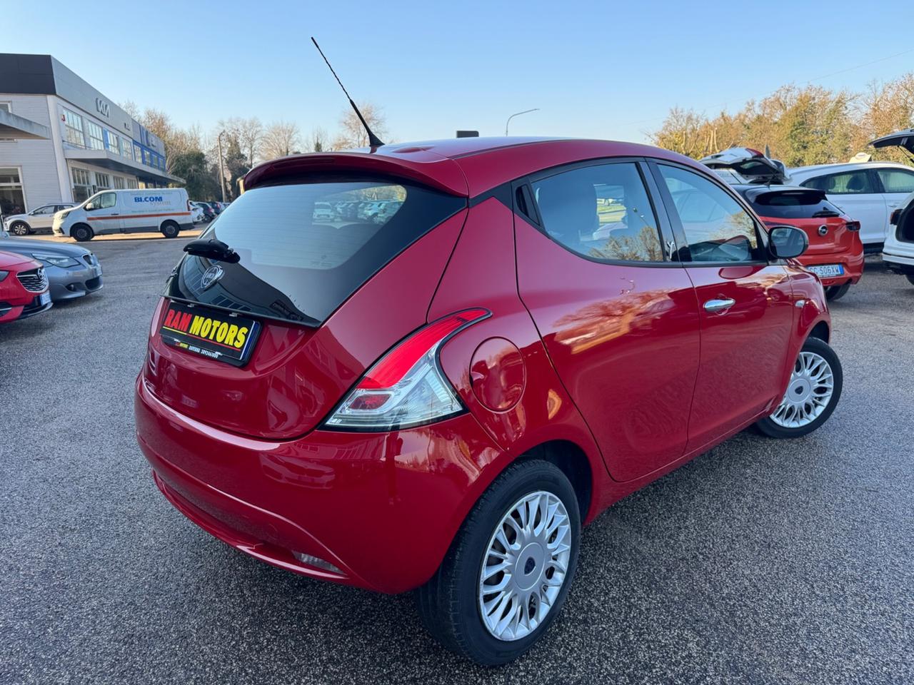 Lancia Ypsilon 1.2 69 CV 5 porte Platinum NEOPATENTATI