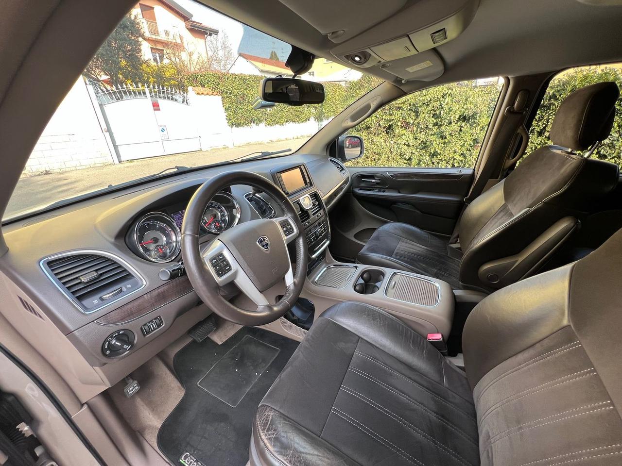 Lancia Voyager 2.8 D Platinum #9528