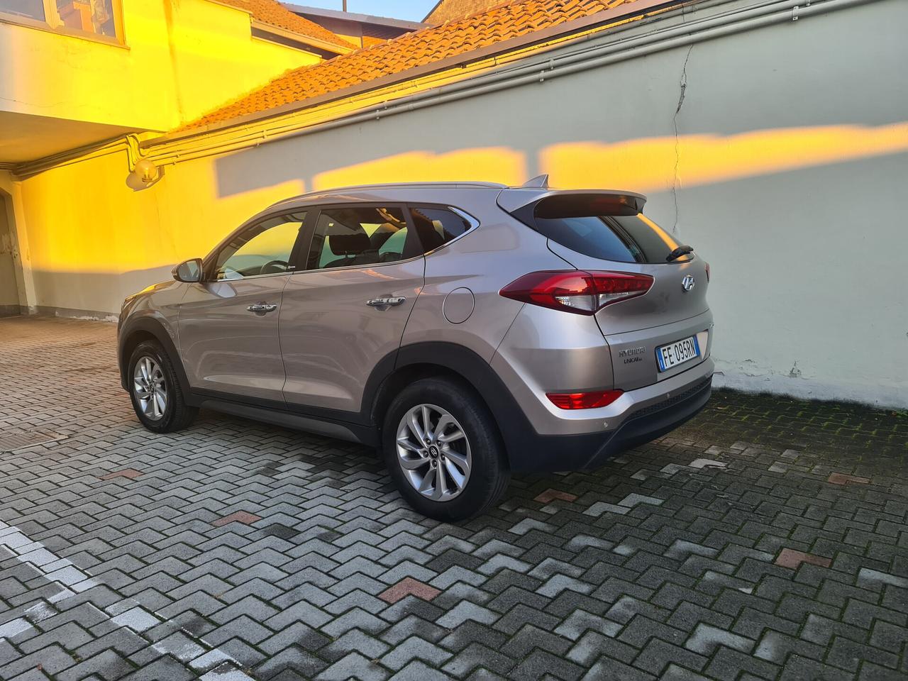 Hyundai Tucson E6 / 1.7 CRDi XPossible - Unicoprop.