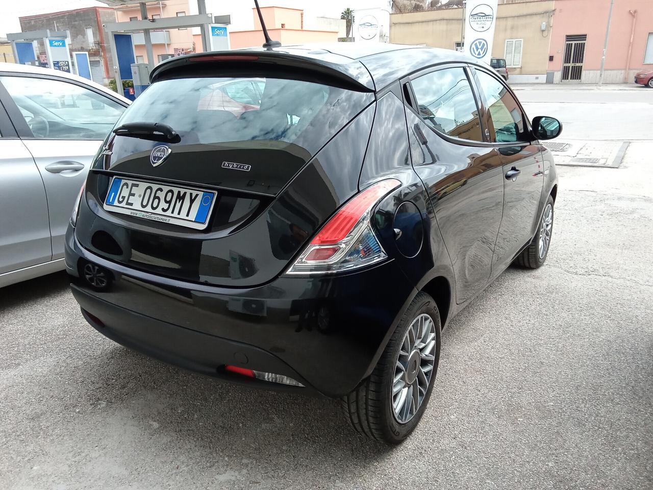 Lancia Ypsilon 1.0 Hybrid 70cv Gold
