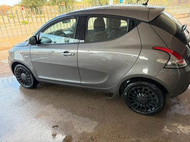 Lancia Ypsilon 1.2 69 CV 5 porte GPL Silver Plus