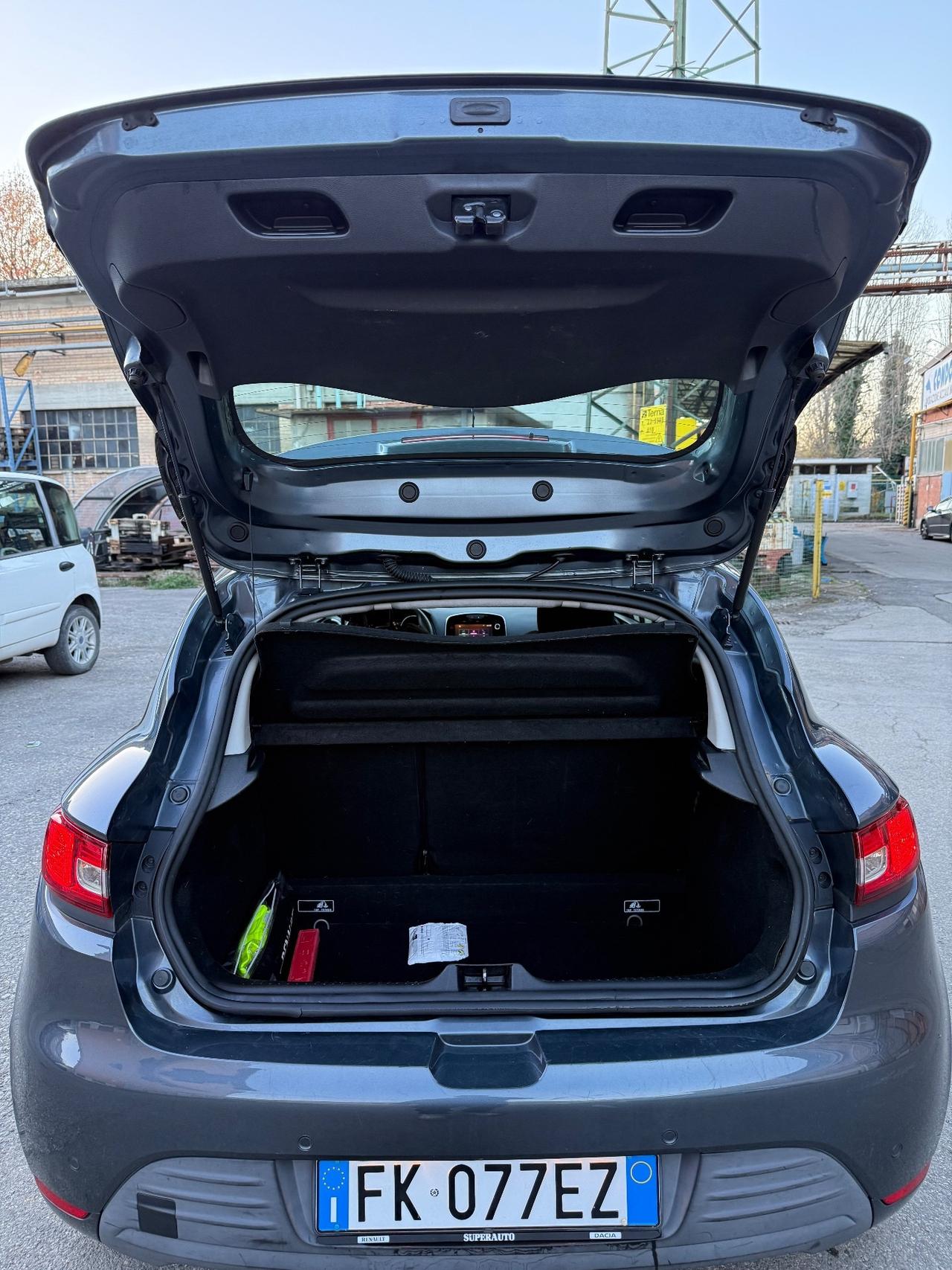 Renault Clio 1.2 75CV 5 porte Zen