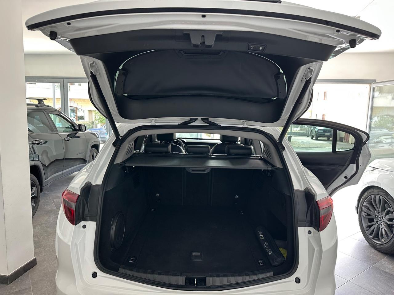 Alfa Romeo Stelvio 2.2 Turbodiesel 180 CV AT8 Q4 Business